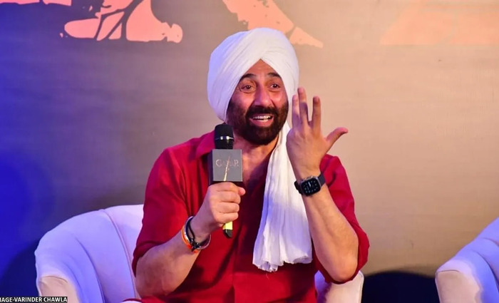 Sunny Deol Happy birthday to the actor who crossed all borders to bring her lady love back!